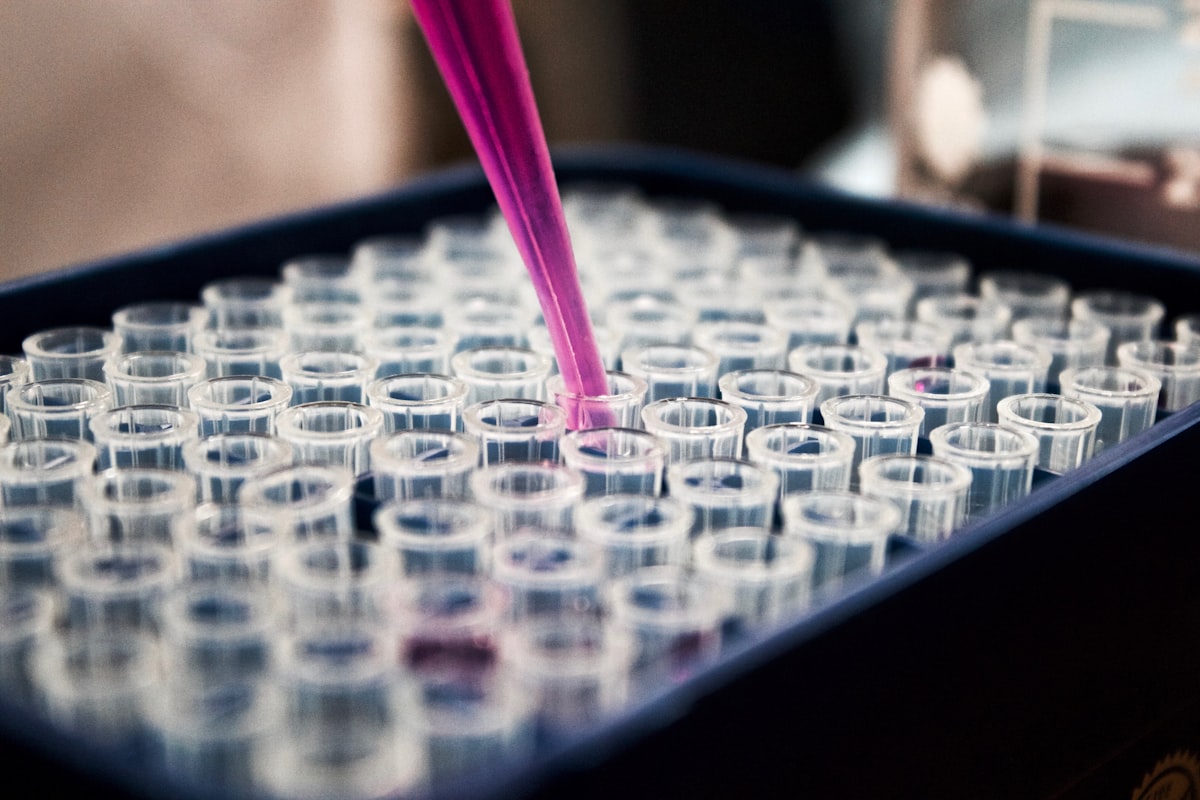 Pipetting a sample into an array of vials